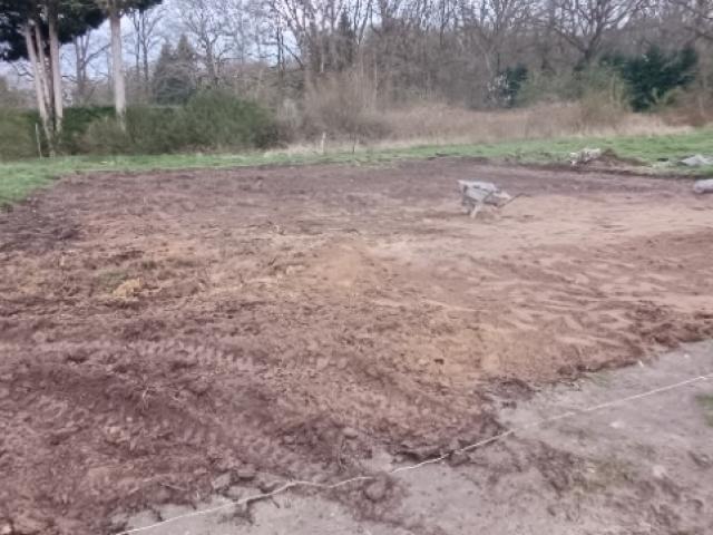 nettoyage et mise a niveau d'un terrain de loisir